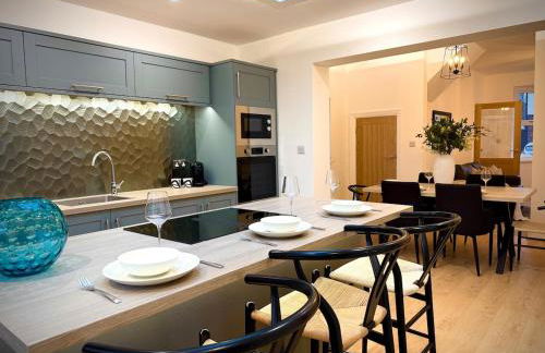 Tudor Hot Tub Family House - Foto 4