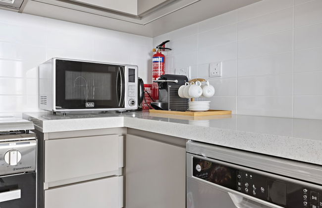 WelHome - Stylish Condo With Cityscape View in Creek Harbour - Photo 13