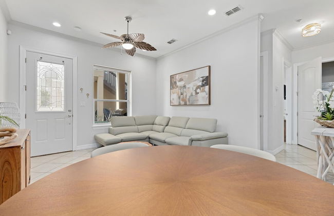 Modern Ground flr Condo 1/2 Block to Beach w Pool! - Foto 12