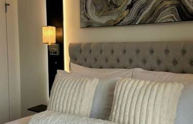 NEW Chic & Cozy 1BD Apartment Near East River, Minutes from Central Park - Foto 9