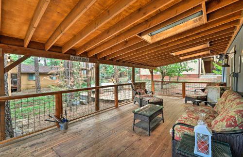 Hot Tub and Patio Pet-Friendly Cabin in Munds Park! - Foto 1