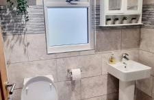 Cosy Hideaway Lodge in Glan Gwna - Photo 9