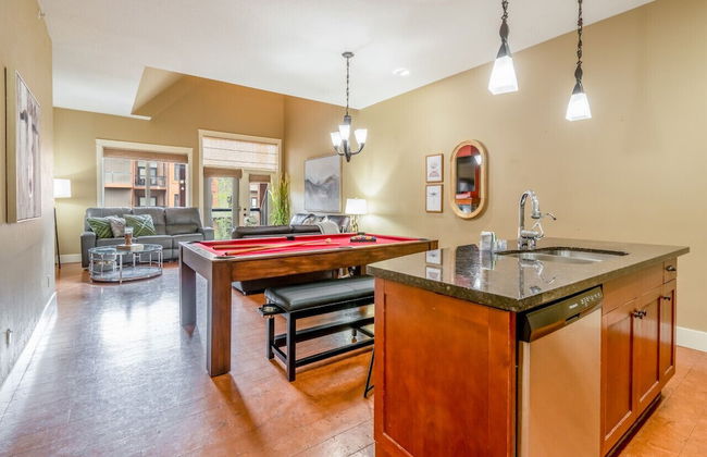 Luxury 3-Br Penthouse | INDOOR Pool & Hot Tub | Pool Table | 2 Decks + Mtn Views - Photo 8