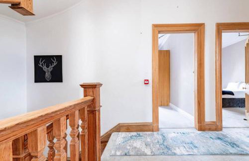 Luxury Victorian 5 bedroom apartment by Lady road apartments - Foto 83