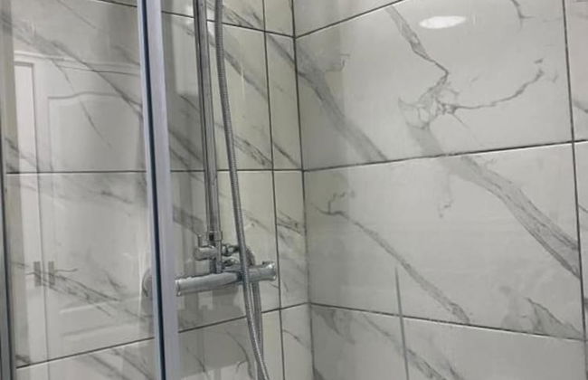 7 Person Home Flat W/parking - Near Swansea Centre - Foto 9