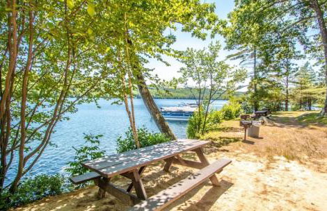 Squam Lake 3 bed plus 3 bath rental (Suite 7) - Foto 10