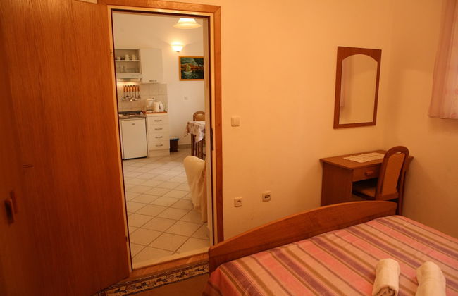 Sea front stone house - Photo 24