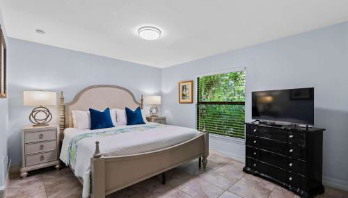 Le Monaco - Romantic 1 BR Condo Steps from 5th Ave S. Chic Coastal Retreat with King Bed and Beach Access. Perfect Location for Couples Near Dining, Shopping, and Naples Beach - Foto 2