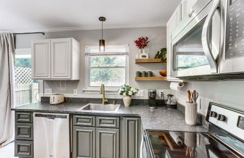 Modern Retreat with Fire Pit Near Harrison Bay! - Foto 8