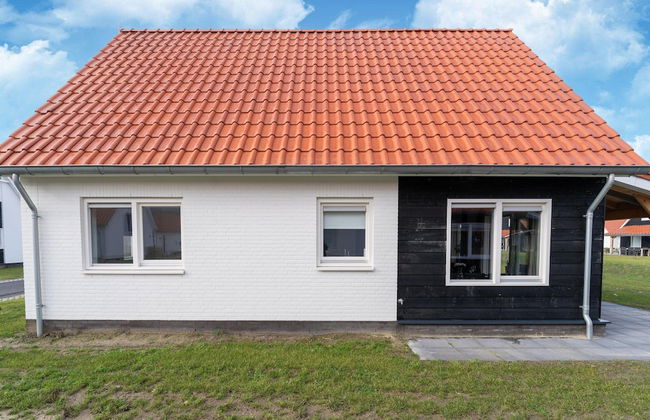 Luxurious Holiday Home With Parking - Photo 37