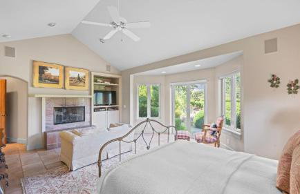 Vineyard Estate w Pool Spa Bocce Ball Mins to Wineries Park Lawndale Manor by AvantStay - Foto 20