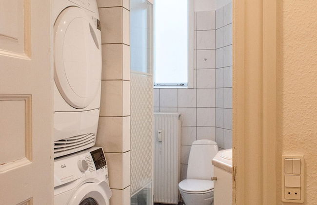 Sanders Boulevard - Smart 3-bdr Apt By the Canal - Photo 23