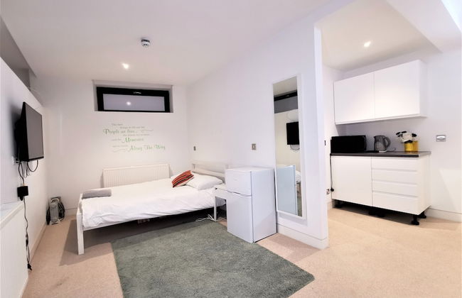 Spacious Double Room with en-suite - 1b - Photo 2