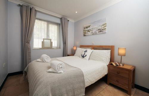 Cliff Haven "Dogs go free" - Photo 4