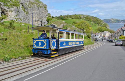 The Coach House - Hw7593 - Photo 17