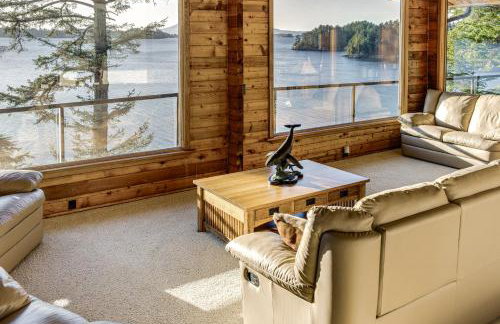 Hot Tub and Whale Watching! Scenic Sitka Escape - Foto 5