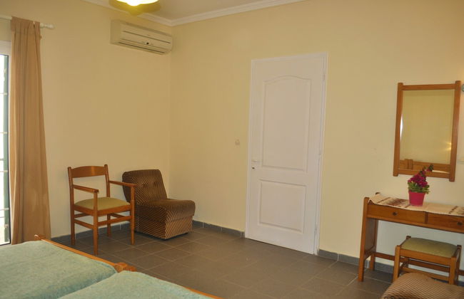 Holiday Studio Apartments Yannis on Agios Gordios Beach in Corfu - Photo 5