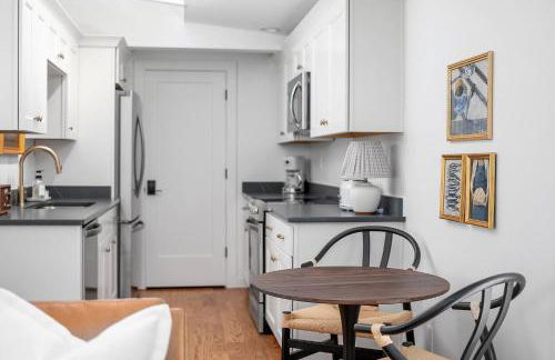 Modern Loft | Parking Included, Walk to Downtown - Foto 14