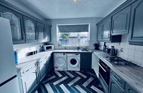 The Castleton Haven - 3 Bed Semi near M62 & M60 Motorways and Easy access to Manchester City Centre - Netflix and free high speed WIFI - Foto 12