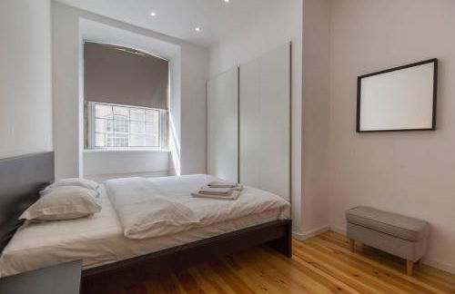 Central Lisbon Flat by Pink St - Photo 42