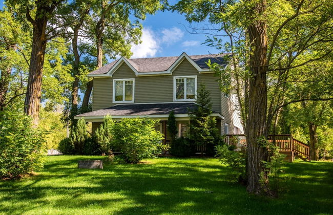 RARE FIND - 6 bdrm Very Private Cottage on 10 acres, Hot Tub, BBQ, Petfriendly - Foto 1