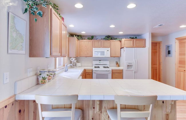 Mckinney Estate w/ Roof Deck Beach & Hike! - Foto 6