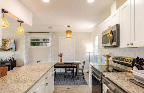 Central Tampa Contractor Base Private Room Shared Spaces - Foto 13