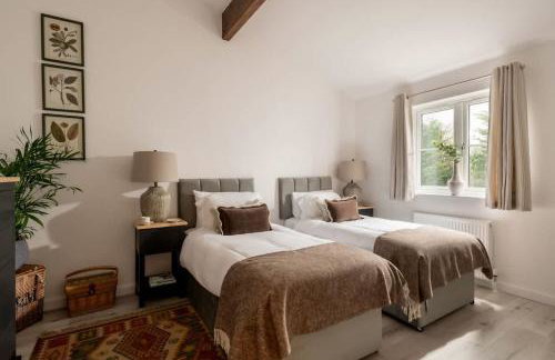 Goodwood - Modern Stay in Cotswolds with Hot Tub - Foto 23