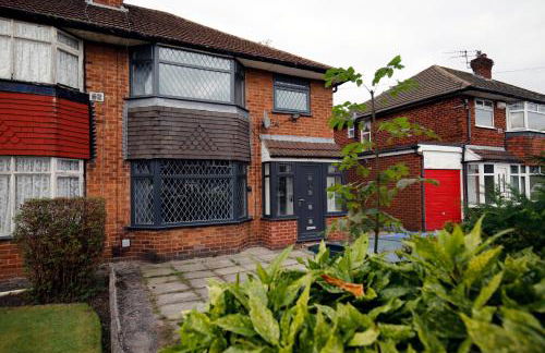 Spacious 3BR by Avalora Shortlets & Serviced Accommodations Queensway with big garden, Near train station - Foto 14