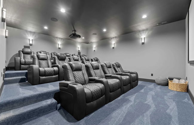 Blue Heron by Avantstay Lakefront, Dock, Pool, Theater Sleeps 22 - Foto 47