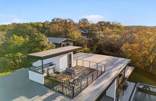 Barton Springs Luxe Heated Pool Spa Sleeps 16 - Photo 3