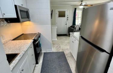 3 Min Walk to Starbucks. Pet Yes - Photo 36