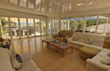 Beachfront Villa - Photo 34