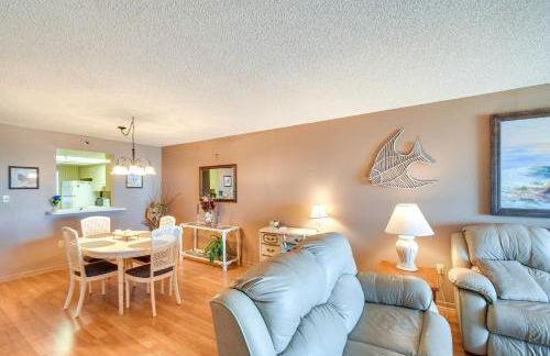 Walk to Madeira Beach Coastal Condo with Balcony - Photo 4