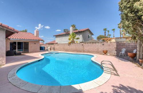 Vacation Home in Vegas w Pool 2 mile to Strip - Foto 6