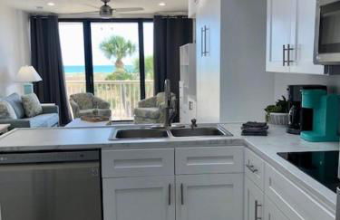 Treasure Island Beach Club 727-360-7096 - Foto 21