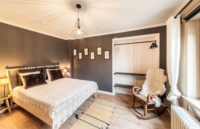 Beautiful Group House With Large Garden - Photo 3