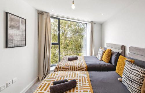 Luxury 3BR Apt Sleeps 10, Wembley & Park Views - Photo 17