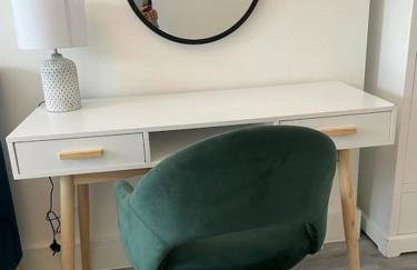 Stunning and Spacious 2bed flat in central Woking - Foto 13