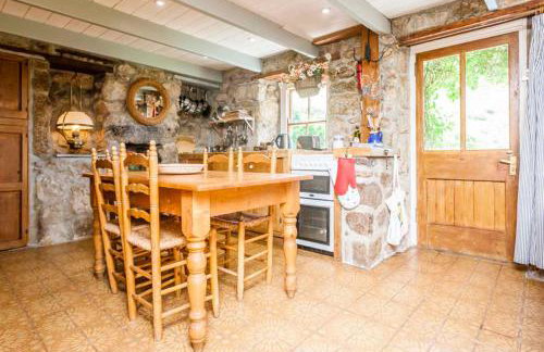 White Rose Beach Cottage Sea-Views Garden - Photo 10