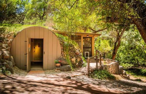 Myrinn-Hobbit Cottage on the Creek Storybook Stay - Foto 46