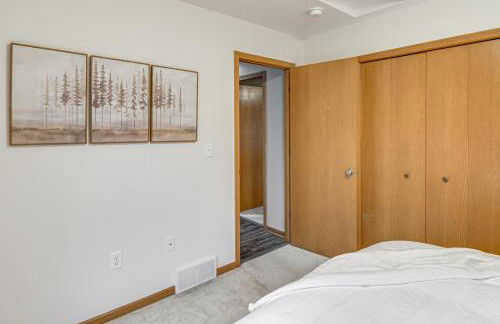 Private Lakefront Home with Game Room in Aurora! - Foto 21