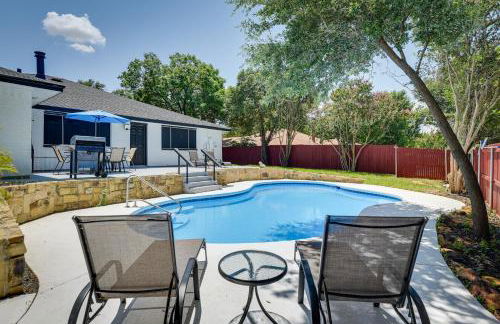 11 Mi to Six Flags! Poolside Oasis in Bedford - Foto 31