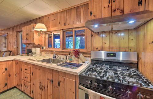 Riverfront Escape with Dock 19 Mi to Saratoga! - Foto 8