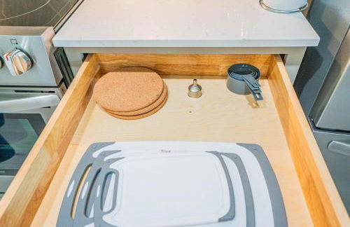 Glitzy 2BR Walk to Westgate Pool Gym WD - Foto 32