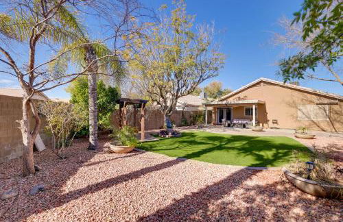 Golf and Hike Family Home with Patio in Glendale - Foto 30