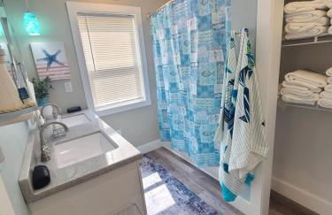 Stunning Lake Home w arcade and huge deck - Foto 24