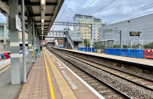 London Ealing near Train station - Foto 12