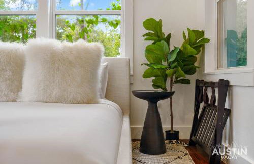 Pet Friendly East Cesar Chavez Home Near Downtown - Photo 23