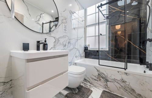 Warstone Suite-Luxury 2-Bedroom Flat, Parking, WiFi, Netflix, Central Location - Foto 17